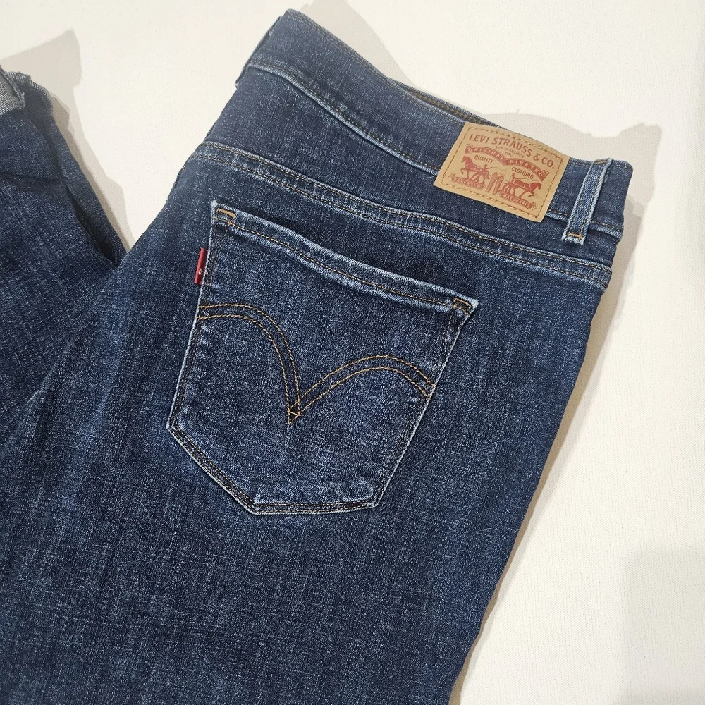 Levis Women's Dark Denim Classic Capri Jeans Size 16 Classic Capri Jeans Womens - Picture 3 of 7